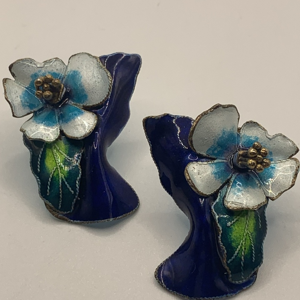Local  Loloy 1990 vintage earrings signed